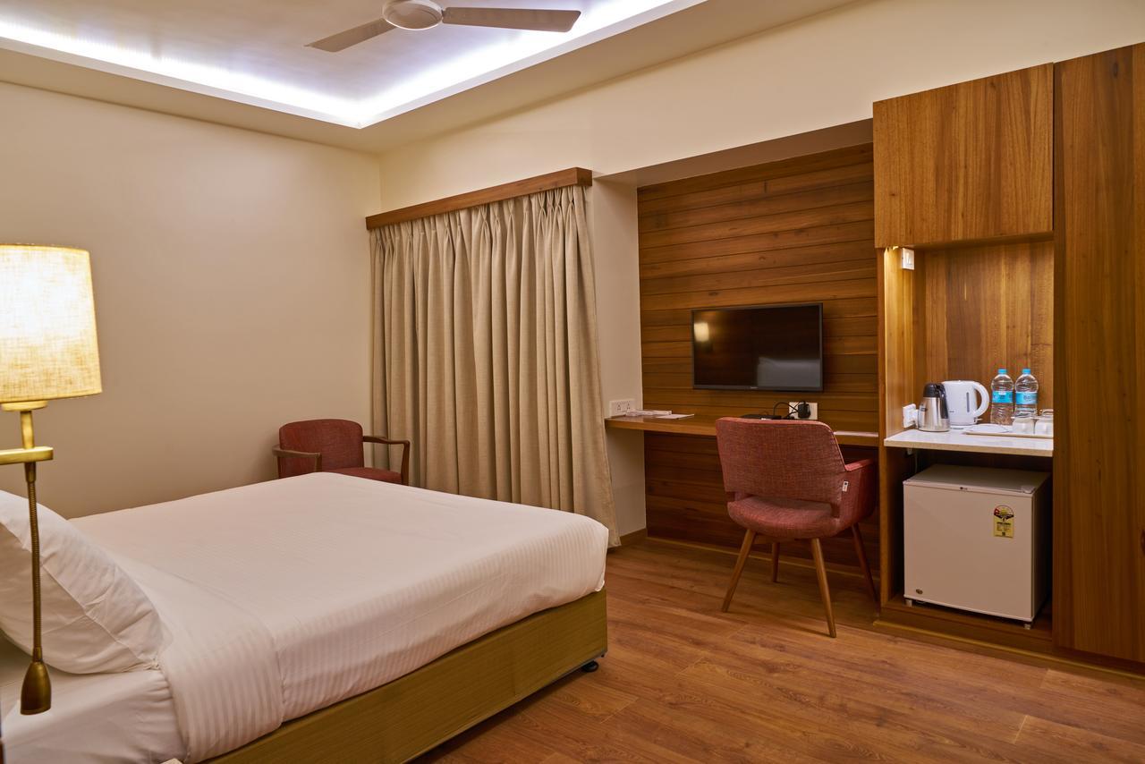 Hotel Atharv Top Rated Business Hotel In Kolhapur Exterior photo
