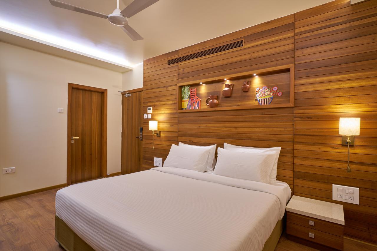 Hotel Atharv Top Rated Business Hotel In Kolhapur Exterior photo