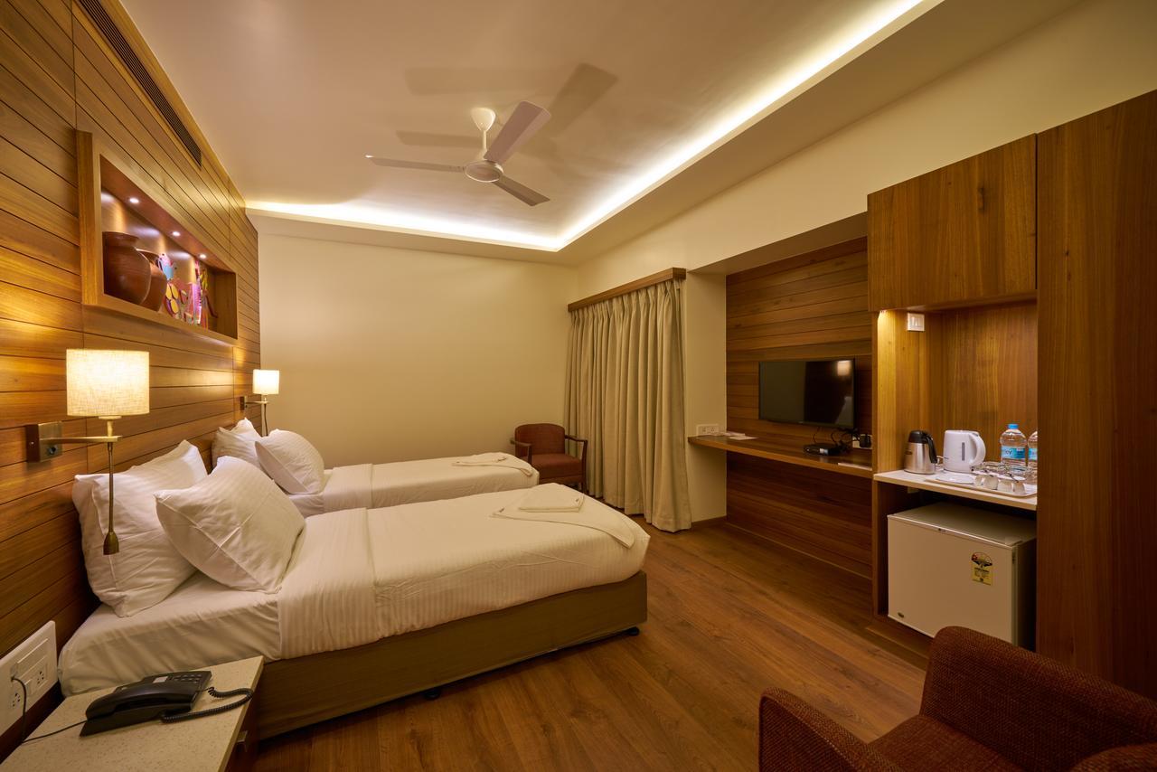 Hotel Atharv Top Rated Business Hotel In Kolhapur Exterior photo