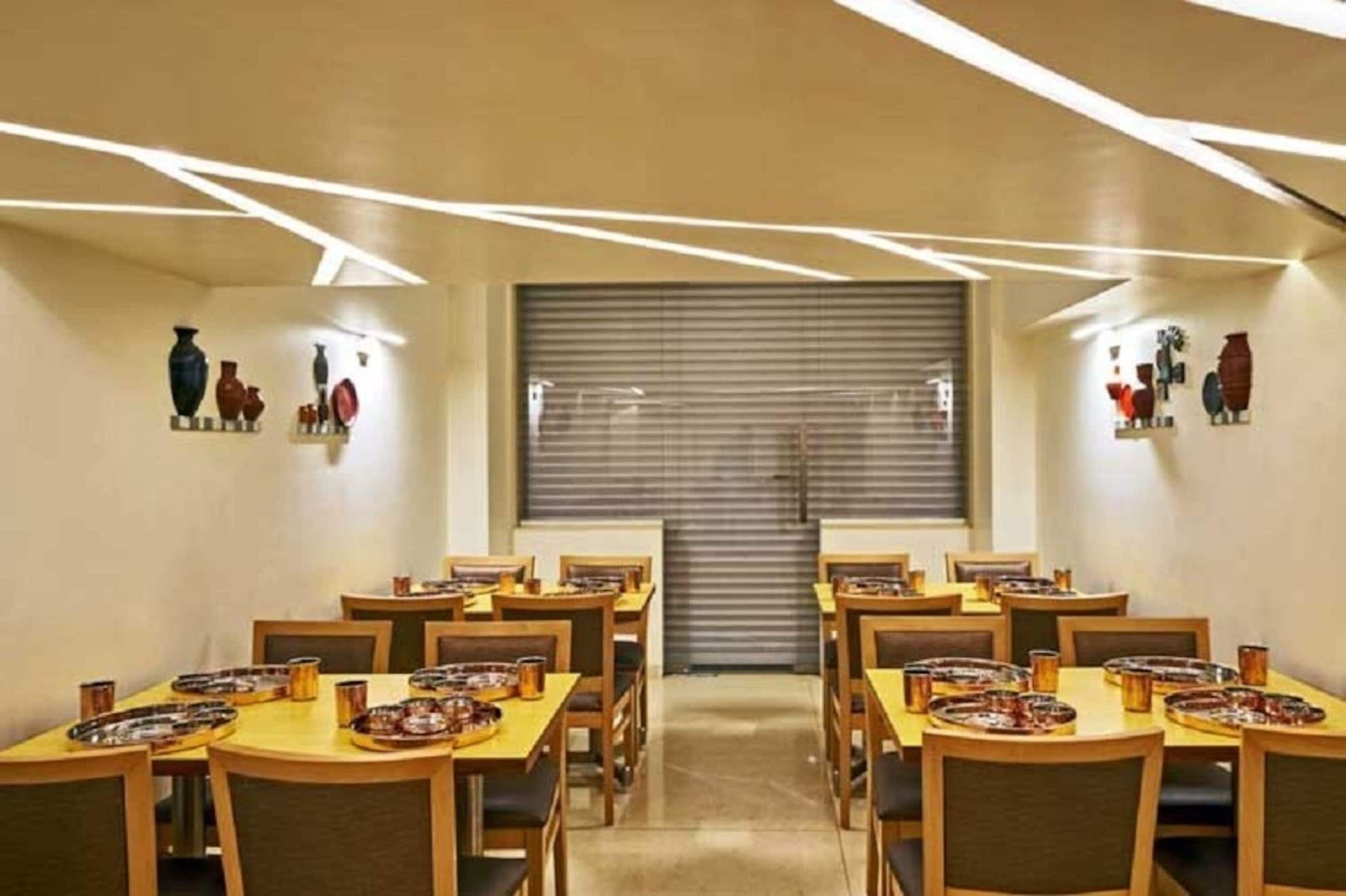 Hotel Atharv Top Rated Business Hotel In Kolhapur Exterior photo