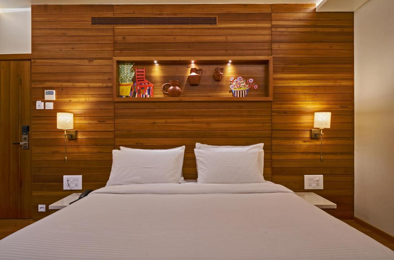 Hotel Atharv Top Rated Business Hotel In Kolhapur Exterior photo
